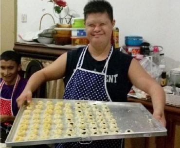 Menyandang Down Syndrome, Aswin Nugroho Berhasil Berkarya dengan Cara Ini