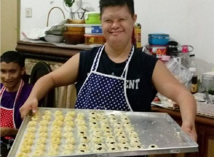 Menyandang Down Syndrome, Aswin Nugroho Berhasil Berkarya dengan Cara Ini