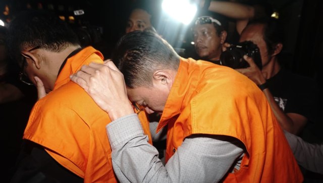 Tertangkap Korupsi, tapi Sambil Tersenyum dan Tertawa? Kenapa Ya?