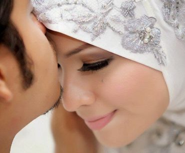 16 Adab Istri terhadap Suami