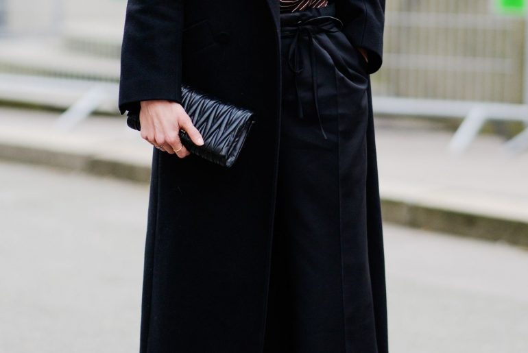 Elegan dan Berkelas, Contek 6 Padu Padan Ala Wanita Paris Ini