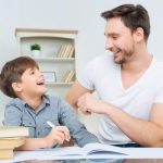 Para Orang Tua, Ketahuilah Efek Pujian & Celaan ke Anak