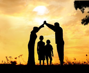 6 Cara Orang Tua Muslim Mendidik Anak. Sudahkah Anda Lakukan?