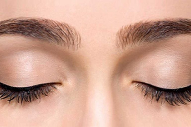 Mudah Sekali! Gunakan 4 Bahan Alami Ini untuk Menumbuhkan Alis