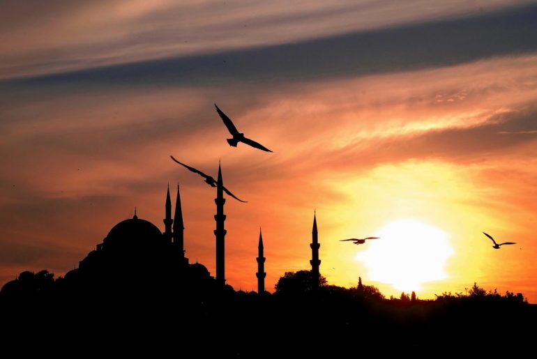 Ingin Membuat Anak Dapat Bangun Subuh? Lakukan Tips Berikut