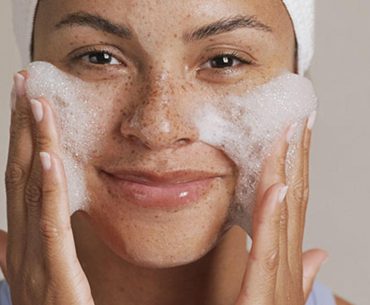 Penting bagi Kesehatan Kulitmu, Hindari 5 Hal Ini Saat Mencuci Wajah