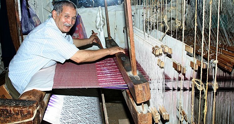 Terancam Tidak Ada Penerus. Ini Kisah Penenun Kain Maroko Terakhir