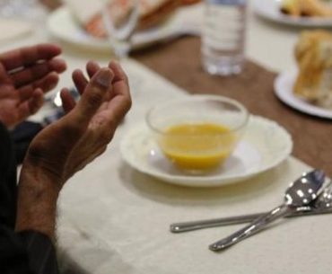3 Hikmah Mengakhirkan Makan Sahur