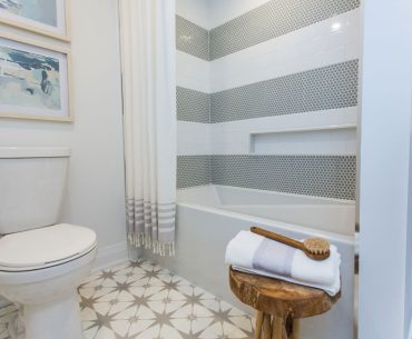 6 Cara Mengusir Bau Tidak Sedap di Kamar Mandi 6 Cara Mengusir Bau Tidak Sedap di Kamar Mandi