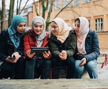 6 Manfaat Berteman dengan Orang Berkarakter Positif 6 Manfaat Berteman dengan Orang Baik dan Berkarakter Positif