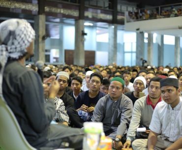 9 Adab Hadir dalam Majlis Ilmu