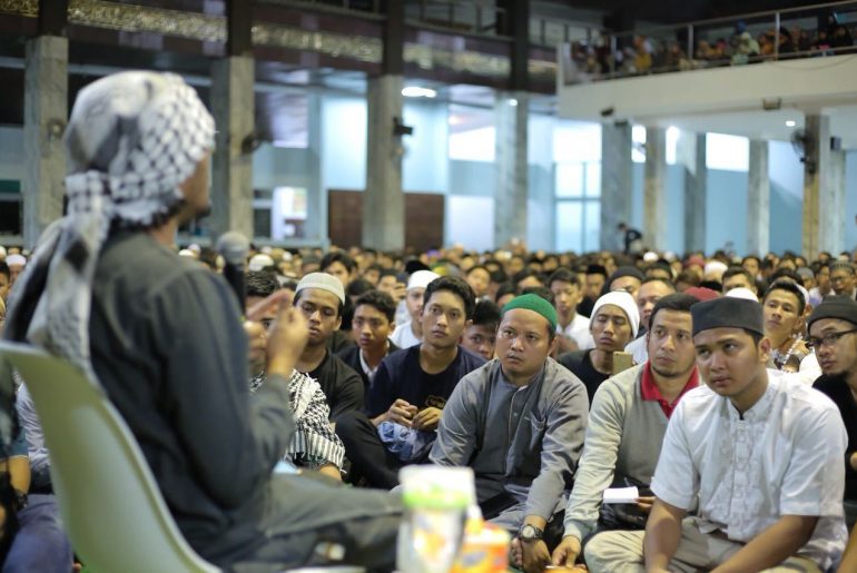 9 Adab Hadir dalam Majlis Ilmu