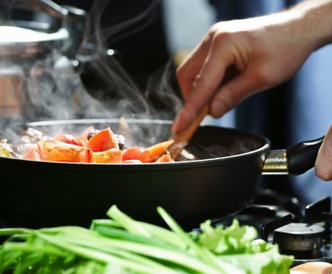 Memasak Tanpa Minyak Bisa, Lho. Perhatikan Hal Ini Memasak Tanpa Minyak Bisa, Lho. Perhatikan Hal Ini