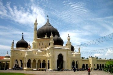 Para Kaum Muslimin, Makmurkanlah Masjid