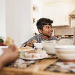 Benarkah Saat Imsak Harus Berhenti Makan?