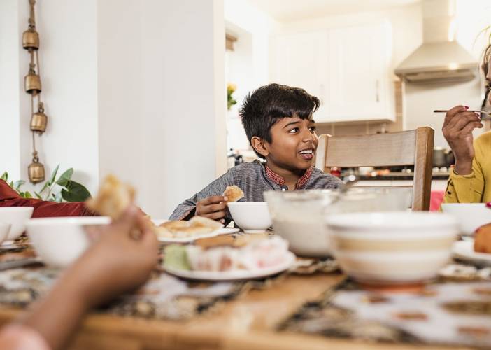 Benarkah Saat Imsak Harus Berhenti Makan?