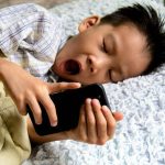 Batasi Gadget pada Anak Jika Mereka Menunjukkan 8 Tanda Ini