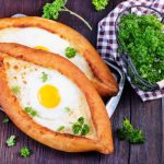 Mencicipi Pide, Kuliner Turki yang Mirip Pizza dari Pesisir Laut Hitam