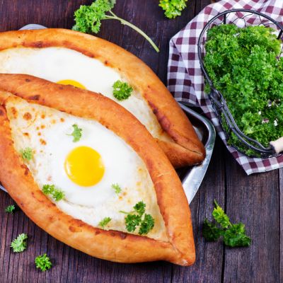 Mencicipi Pide, Kuliner Turki yang Mirip Pizza dari Pesisir Laut Hitam