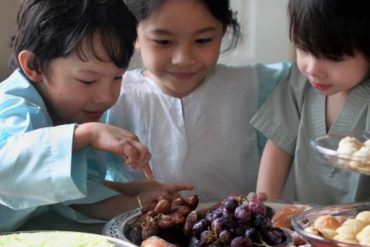 Lakukan 7 Hal Ini untuk Mengajarkan Puasa pada Anak