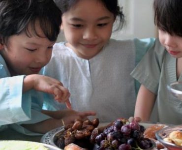 Lakukan 7 Hal Ini untuk Mengajarkan Puasa pada Anak