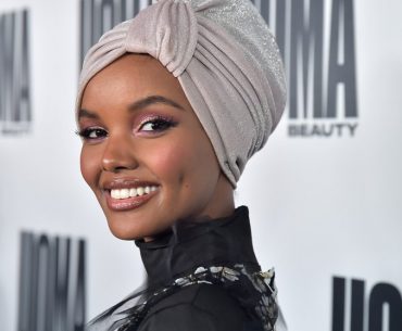 Halima Aden, Mantan Pengungsi yang Berhasil Tampil di Sampul Majalah Ternama Halima Aden, Mantan Pengungsi yang Berhasil Tampil di Sampul Majalah Ternama