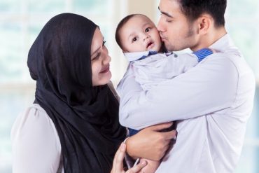 Berpengaruh Besar Bagi Pertumbuhan Anak, Ini 3 Manfaat Pelukan