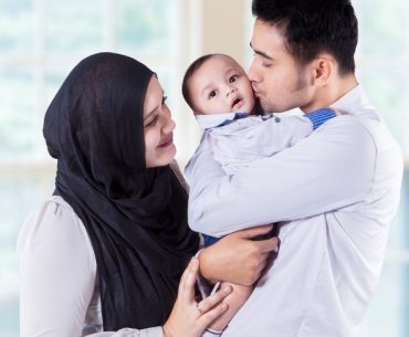 Berpengaruh Besar Bagi Pertumbuhan Anak, Ini 3 Manfaat Pelukan