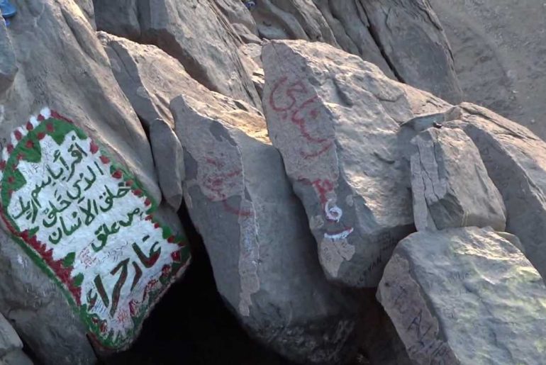 Kisah Turunnya Wahyu Pertama di Gua Hira