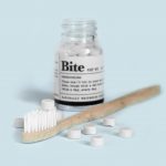 Sekarang Ada Pasta Gigi Kunyah yang Ramah Lingkungan. Mau Coba?