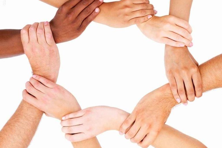 Turunnya Surat yang Melarang Kita Membeda-Bedakan Manusia