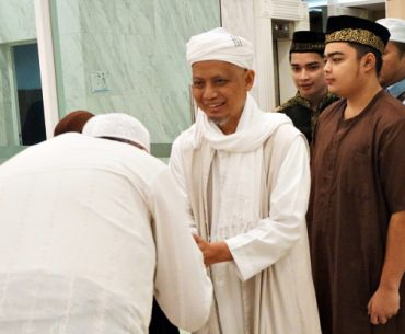 7 Sunnah Nabi yang Harus Dijaga Menurut KH M Arifin Ilham 7 Sunnah Nabi yang Harus Dijaga Menurut K.H. Arifin Ilham
