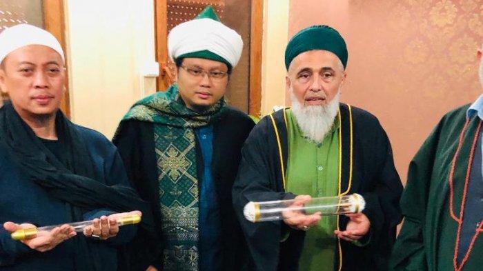 Rambut Rasulullah Kini Ada di Rumah Tombo Ati Opick, di Jakarta Timur