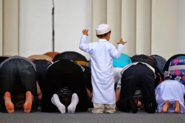6 Langkah Agar Anak Anteng Diajak Tarawih