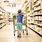 5 Cara Mencegah Anak Tantrum di Tempat Umum