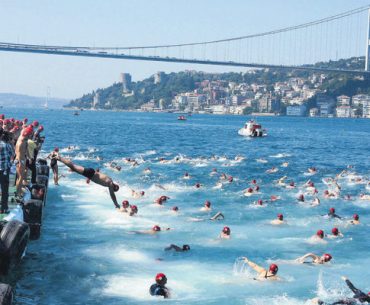 Kompetisi Berenang Lintas Benua Diselenggarkan di Turki. Tertarik? Kompetisi Berenang Lintas Benua Diselenggarkan di Turki. Tertarik?