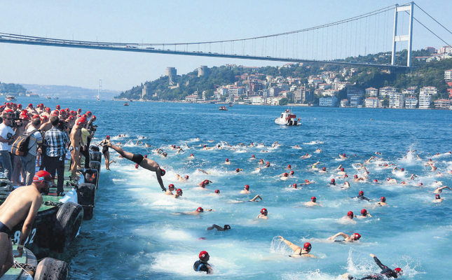 Kompetisi Berenang Lintas Benua Diselenggarkan di Turki. Tertarik?