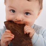 Biasakan Pola Makan Sehat pada Si Kecil. Ini Caranya