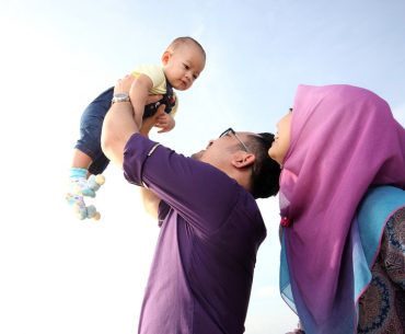 Undang Rahmat Allah Dengan Menyayangi Anak Undang Rahmat Allah Dengan Menyayangi Anak