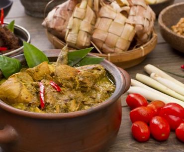 Ingin Cicipi Semua Makanan Enak Saat Lebaran? Ini Tips Agar Tidak Berlebihan Ingin Cicipi Semua Makanan Enak Saat Lebaran? Ini Tips Agar Tidak Berlebihan