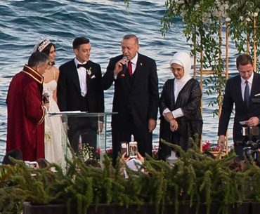 Menikah, Mesut Özil Mengajak Fans untuk Berdonasi Menikah, Mesut Özil Mengajak Fans untuk Berdonasi