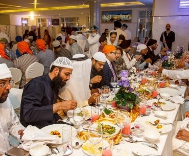 Buka Puasa di Kuil Sikh Semarakkan Tahun Toleransi di UEA Buka Puasa di Kuil Sikh Semarakkan Tahun Toleransi di UEA