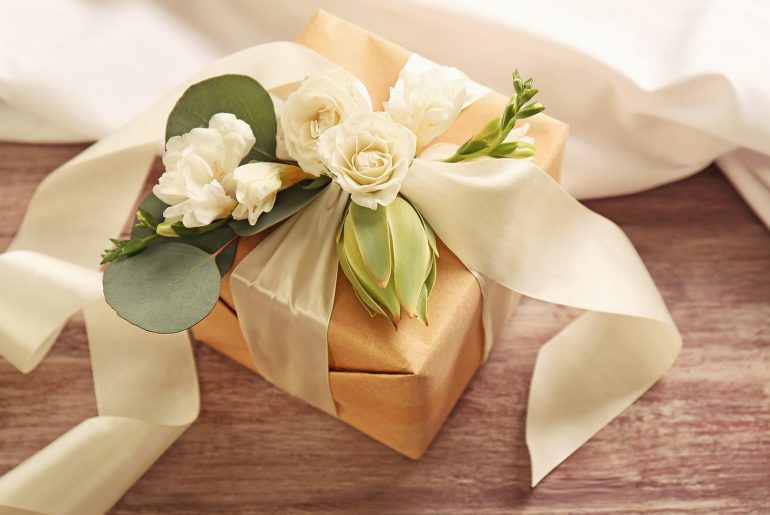 Bingung Memilih Kado Pernikahan? Ikuti Tips Ini Bingung Memilih Kado Pernikahan? Ikuti Tips Ini