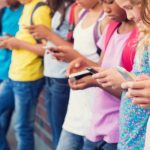 Lakukan Ini Jika Anak Mulai Bermain Media Sosial