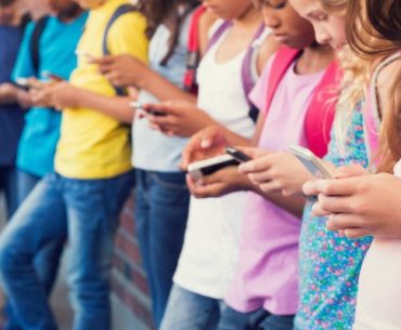 Lakukan Ini Jika Anak Mulai Bermain Media Sosial