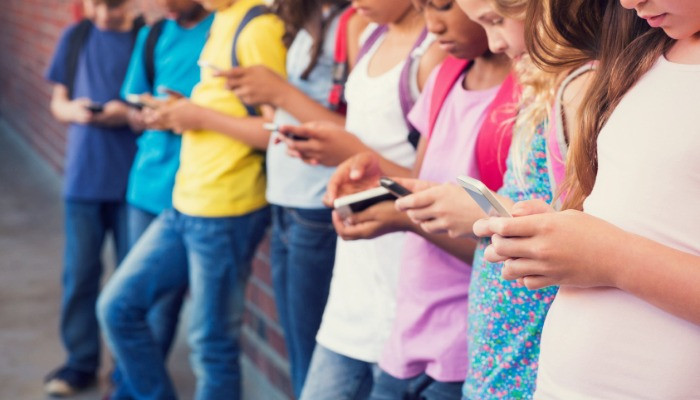 Lakukan Ini Jika Anak Mulai Bermain Media Sosial