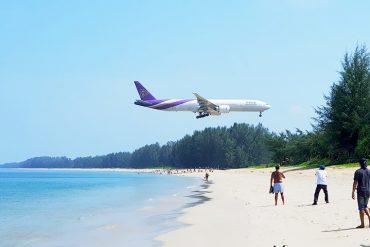 Khawatir Akan Menimbulkan Korban Jiwa, Area Pembatas Akan Dibangun di Pantai Mai Khao