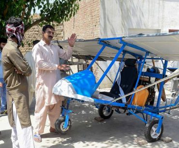 Pria Pakistan Ini Berhasil Membuat Pesawat, Namun Ditangkap Polisi Pria Pakistan Ini Berhasil Membuat Pesawat, Namun Ditangkap Polisi