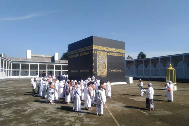 Firdaus Fatimah Zahra, Obat Kangen Tanah Suci