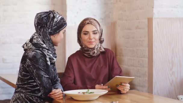 Saat Memberi Nasihat, Perhatikan Hal Ini